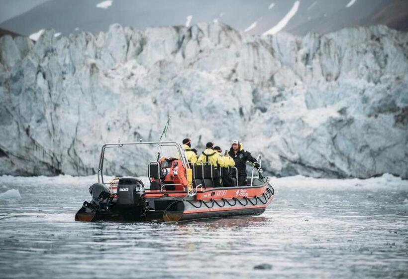 Svalbard Hotell | The Vault