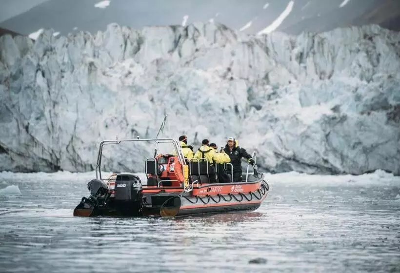 Svalbard Hotell | The Vault