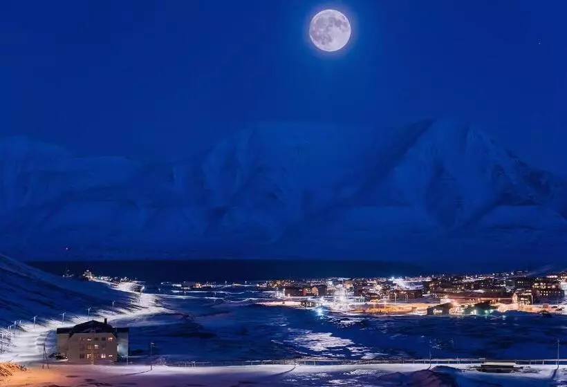Svalbard Hotell | The Vault