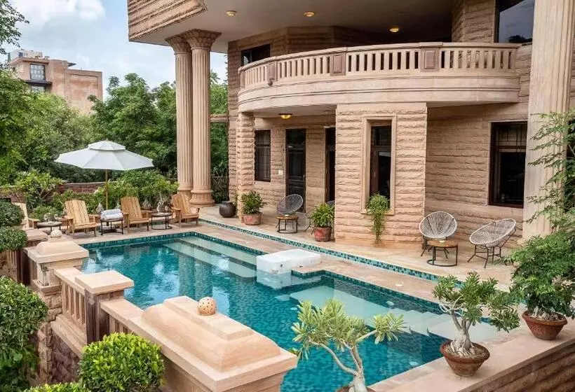 تختخواب و صبحانه The Almond Tree