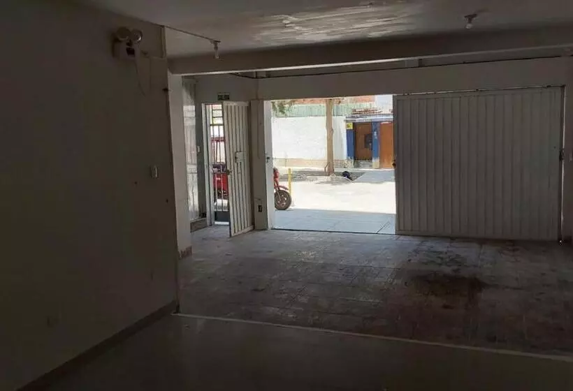 ホテル Hospedaje Residencial Los Fresnos   Miraflores Piura