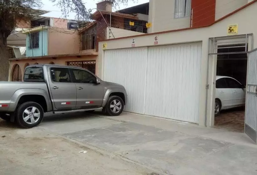 ホテル Hospedaje Residencial Los Fresnos   Miraflores Piura