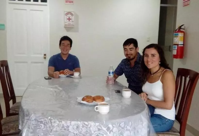 ホテル Hospedaje Residencial Los Fresnos   Miraflores Piura
