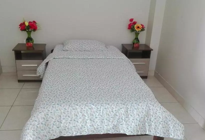 ホテル Hospedaje Residencial Los Fresnos   Miraflores Piura