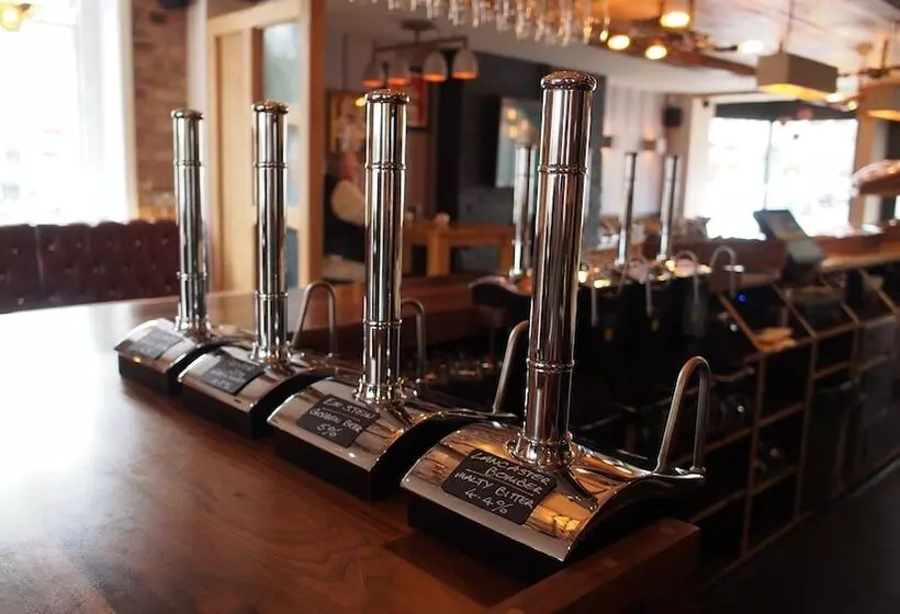 Hotelli The Little George