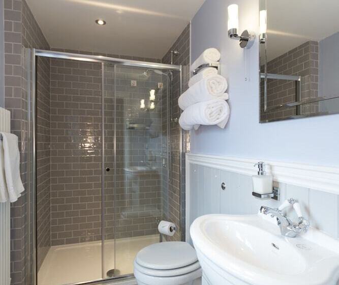 酒店 The Little George