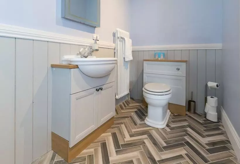 Hotelli The Little George