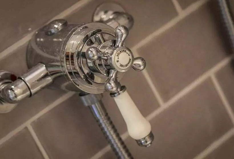 Hotelli The Little George