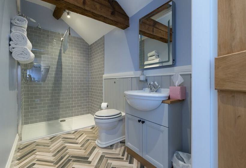 酒店 The Little George