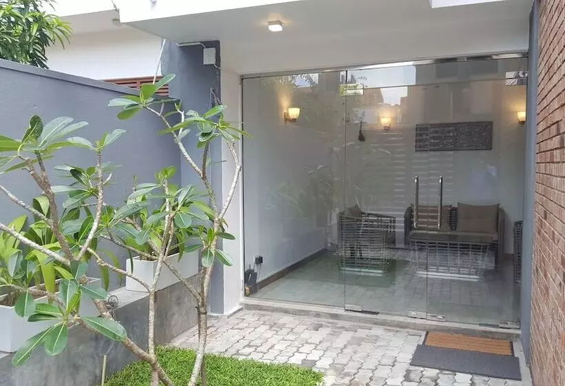 تختخواب و صبحانه Kmc Villa