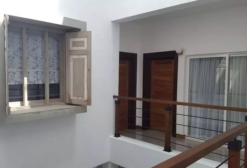 تختخواب و صبحانه Kmc Villa