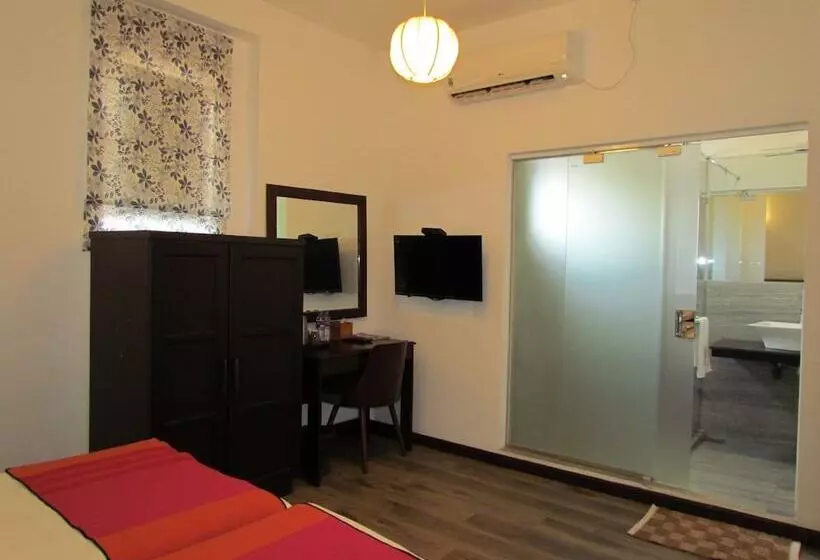 تختخواب و صبحانه Kmc Villa