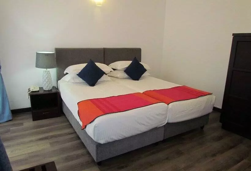 تختخواب و صبحانه Kmc Villa