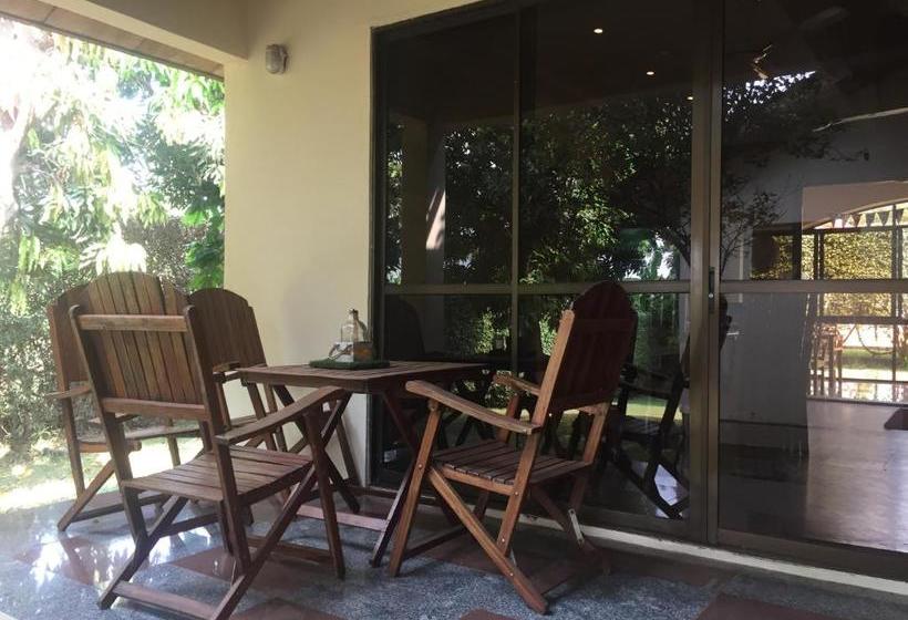 Bed and Breakfast Logess Estates Guesthouse