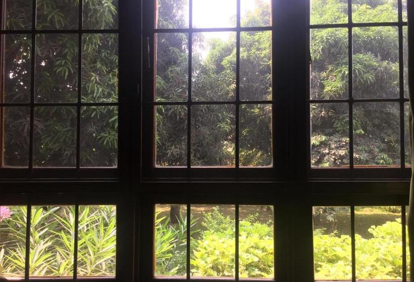 مبيت وإفطار Logess Estates Guesthouse