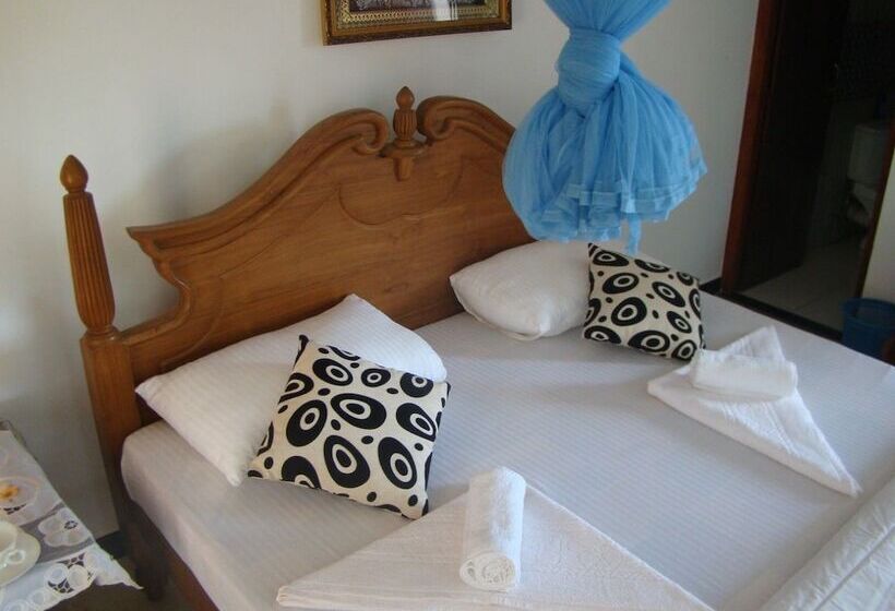 בית מלון כפרי Bentota Dilu Villa