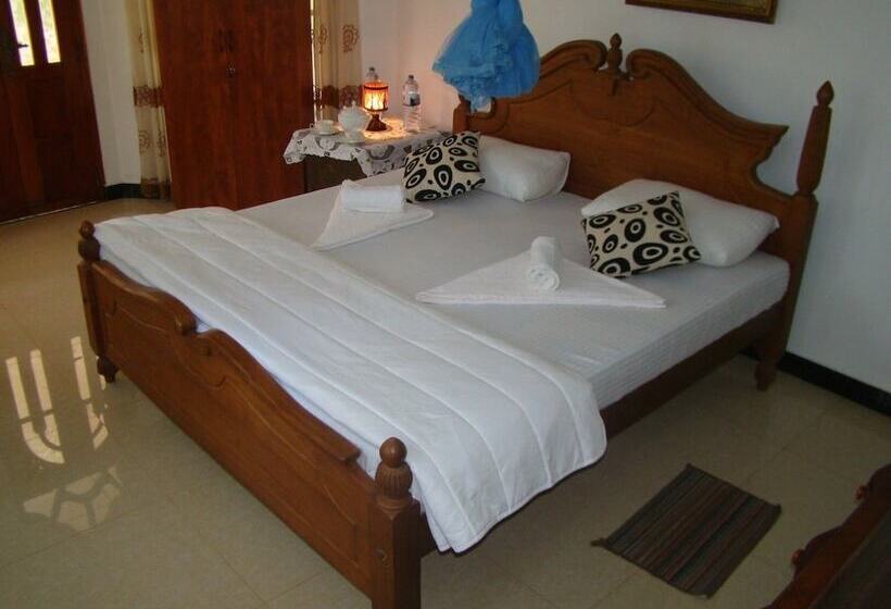 בית מלון כפרי Bentota Dilu Villa