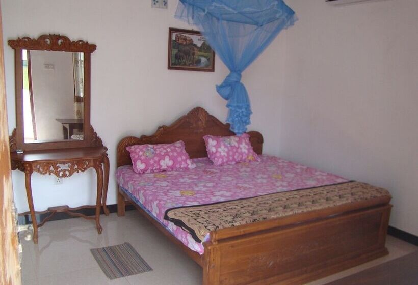 בית מלון כפרי Bentota Dilu Villa