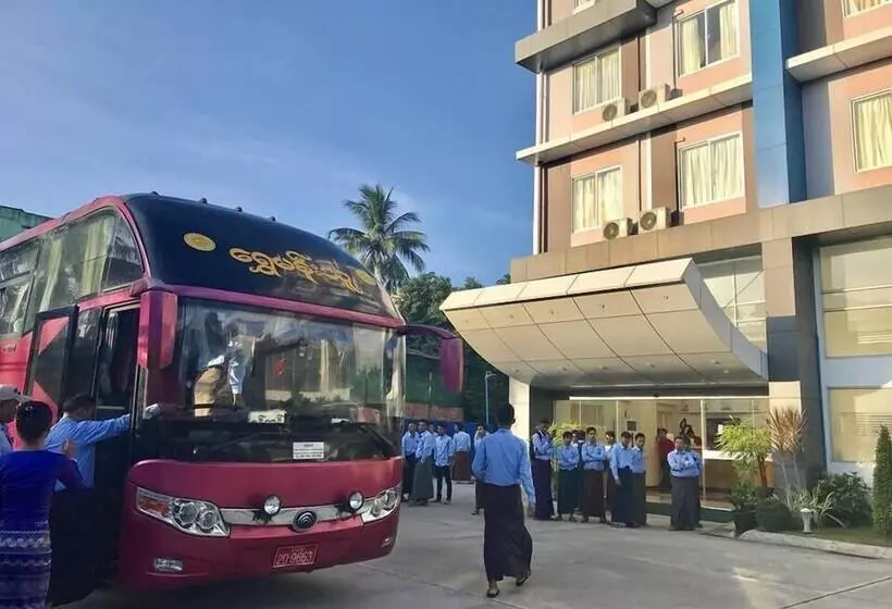 هتل Broadway Yangon