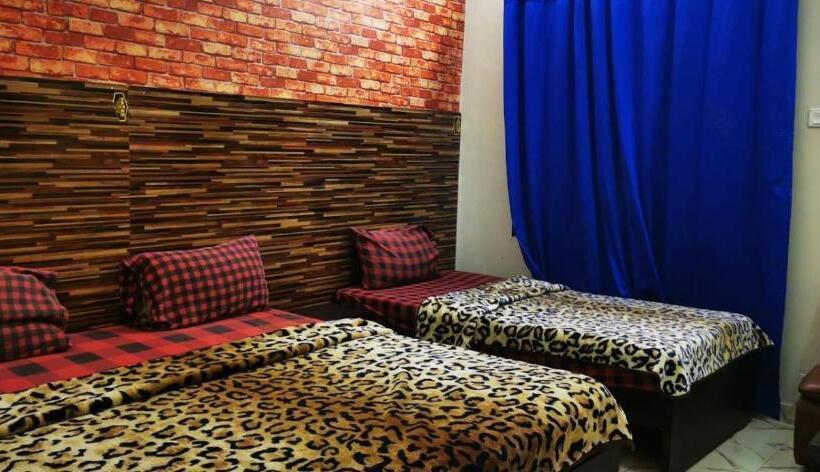 هتل Couples Friendly Guest House Karachi