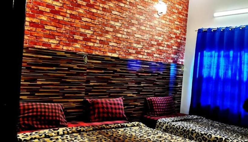 هتل Couples Friendly Guest House Karachi