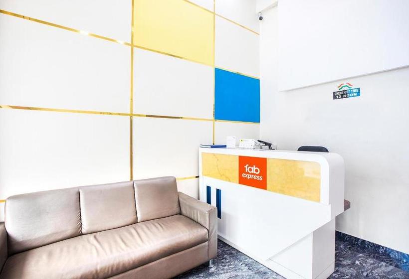 בית מלון כפרי Castle Inn