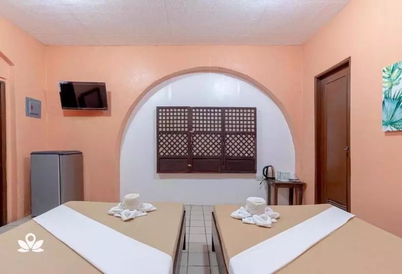Hotelli Zen Rooms Calle Crisologo Vigan