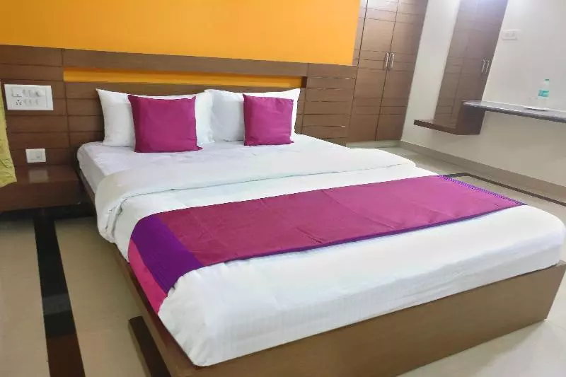 ホテル Capital O 9151 Sri Sai Comforts Jayanagar