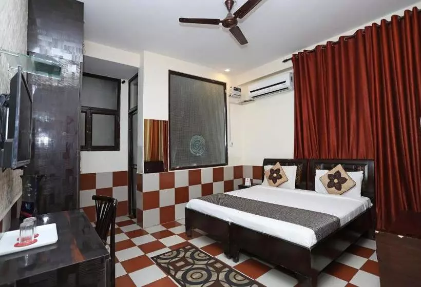 Oyo 9705 Hotel Paradise Residency
