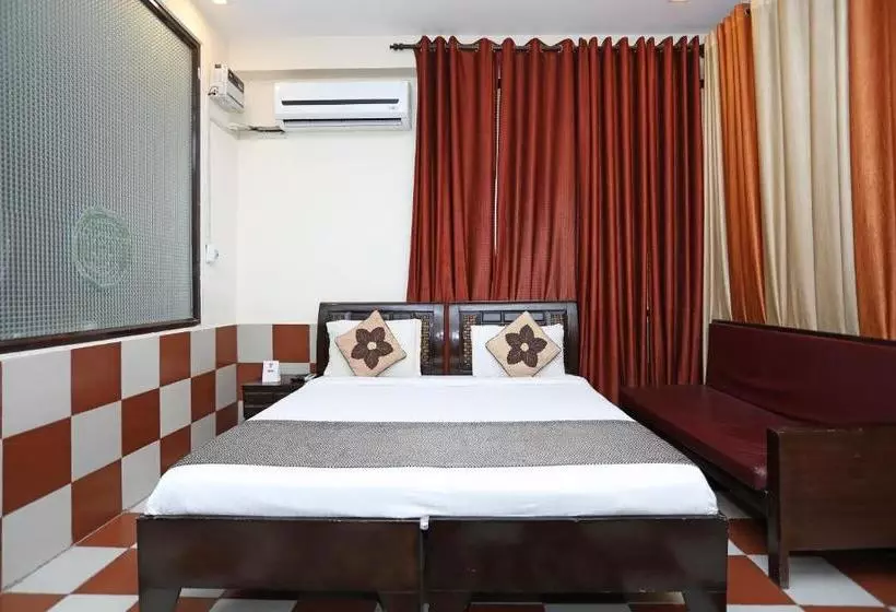 Oyo 9705 Hotel Paradise Residency