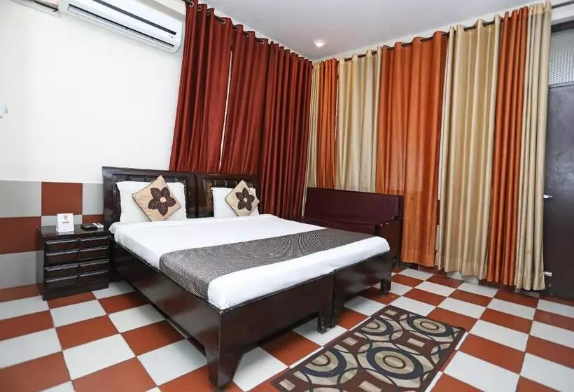 Oyo 9705 Hotel Paradise Residency