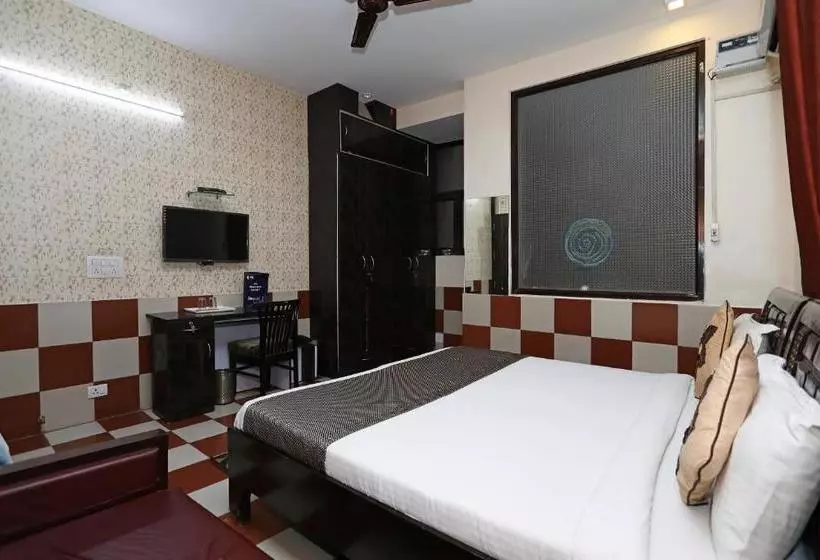 Oyo 9705 Hotel Paradise Residency