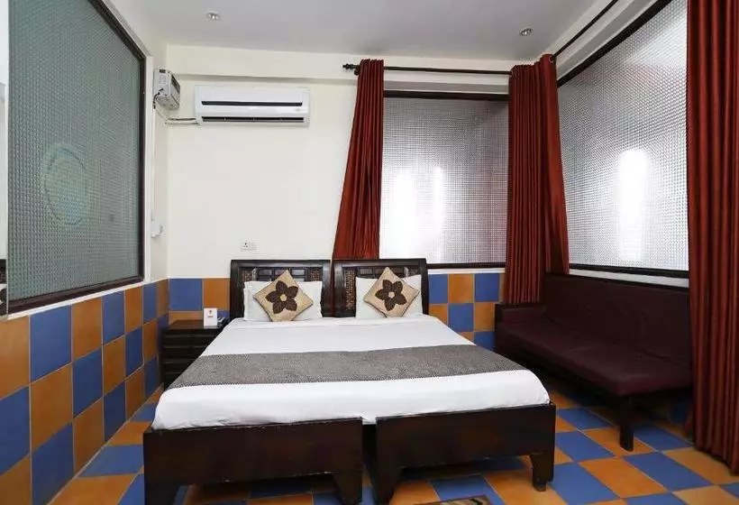 Oyo 9705 Hotel Paradise Residency