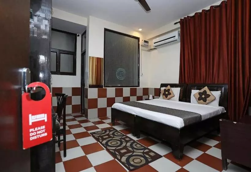 Oyo 9705 Hotel Paradise Residency