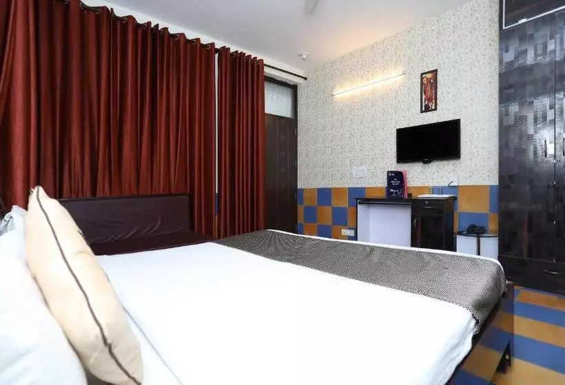 Oyo 9705 Hotel Paradise Residency
