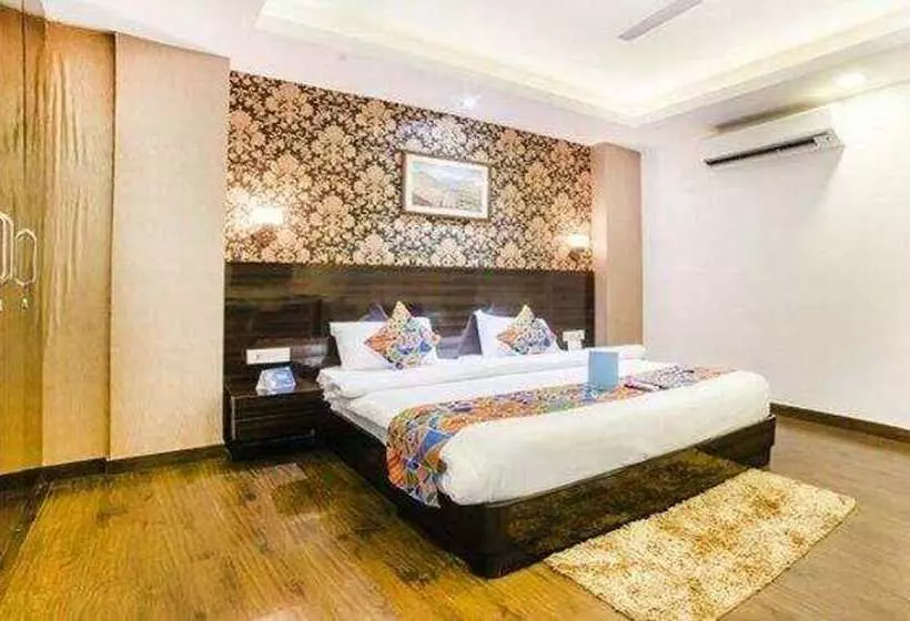 Fabhotel Galaxy Patel Nagar