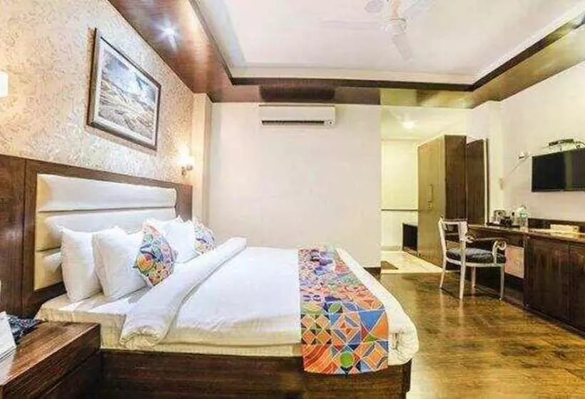 Fabhotel Galaxy Patel Nagar