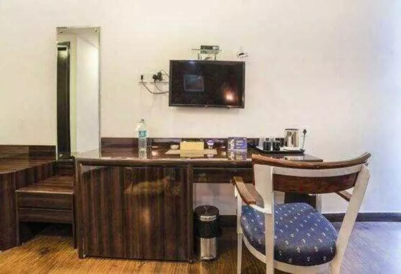 Fabhotel Galaxy Patel Nagar