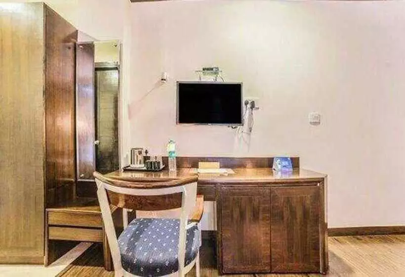 Fabhotel Galaxy Patel Nagar