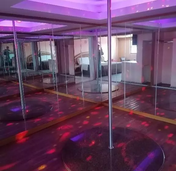 هتل Puerta Del Sol