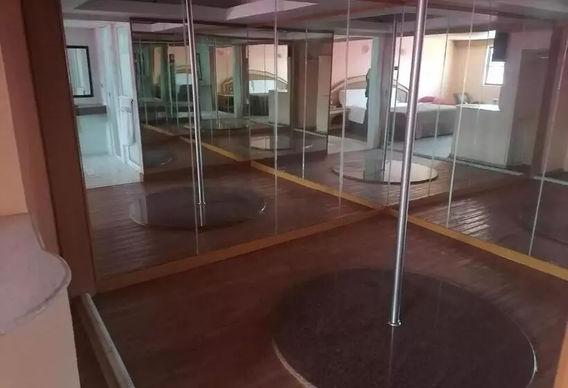 هتل Puerta Del Sol