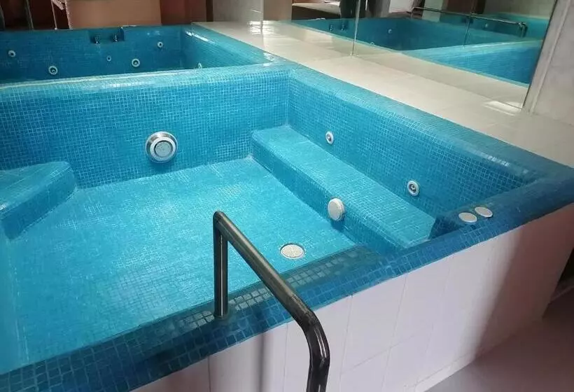 هتل Puerta Del Sol