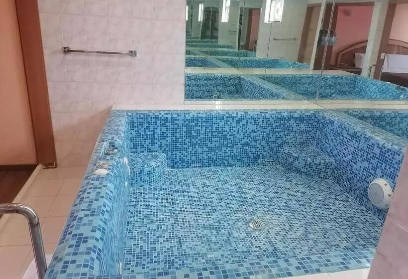 هتل Puerta Del Sol