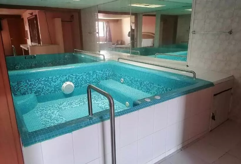 هتل Puerta Del Sol