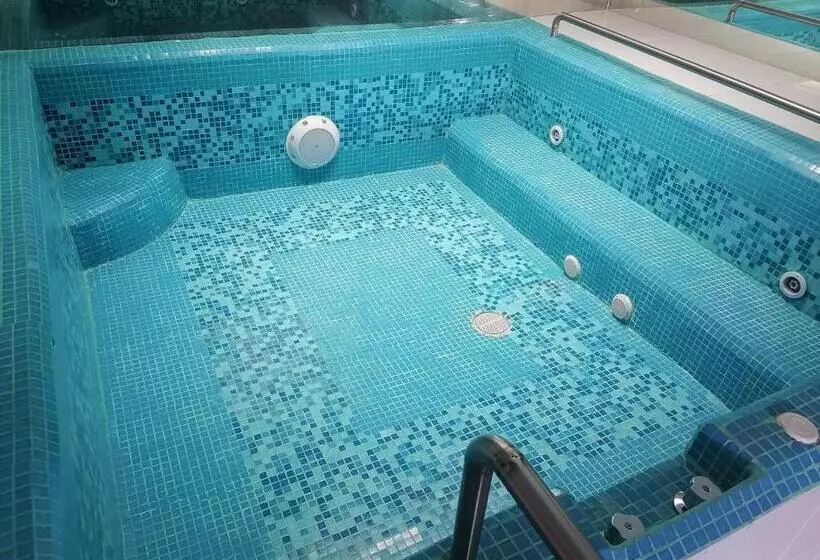 هتل Puerta Del Sol