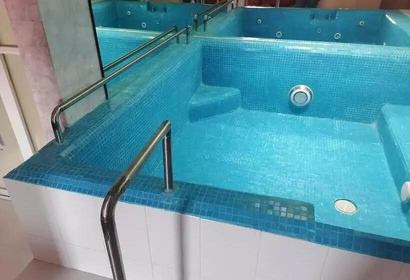 هتل Puerta Del Sol