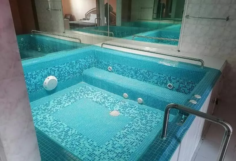 هتل Puerta Del Sol