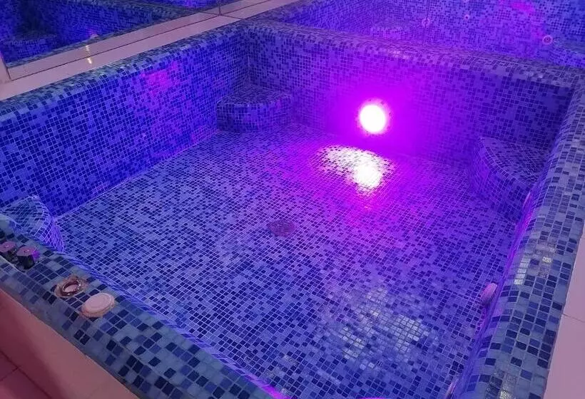 هتل Puerta Del Sol