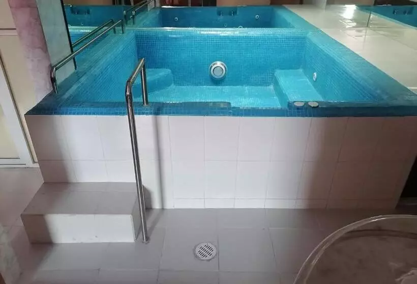 هتل Puerta Del Sol