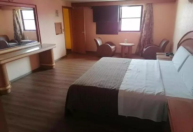 هتل Puerta Del Sol